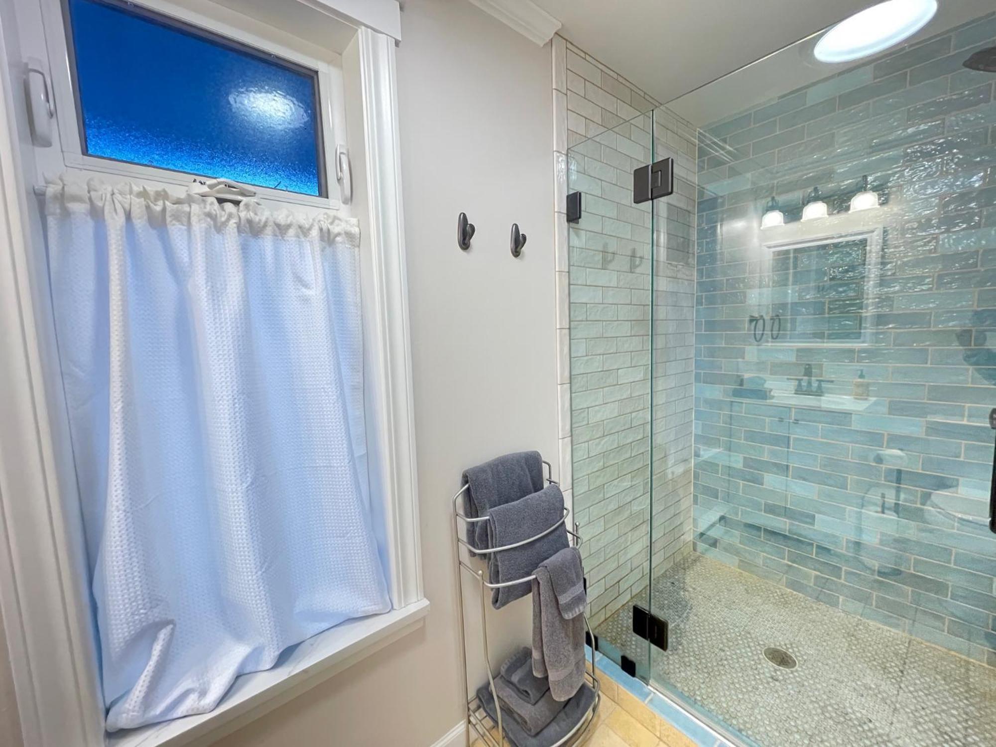 Puget Sound Chic Romantic Cottage With Private Beach Access & Gated Entry Port Ludlow Exterior foto